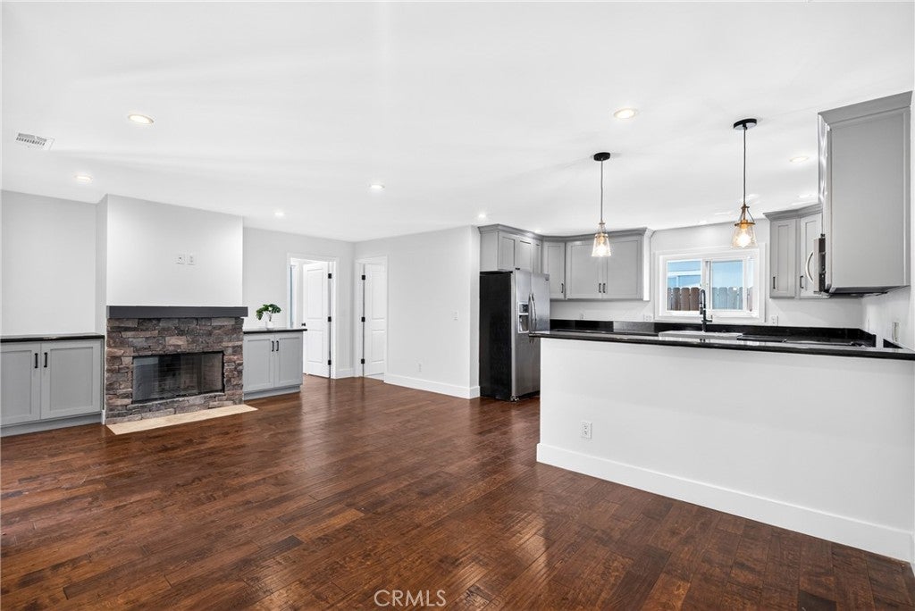 19352 Brookhurst
