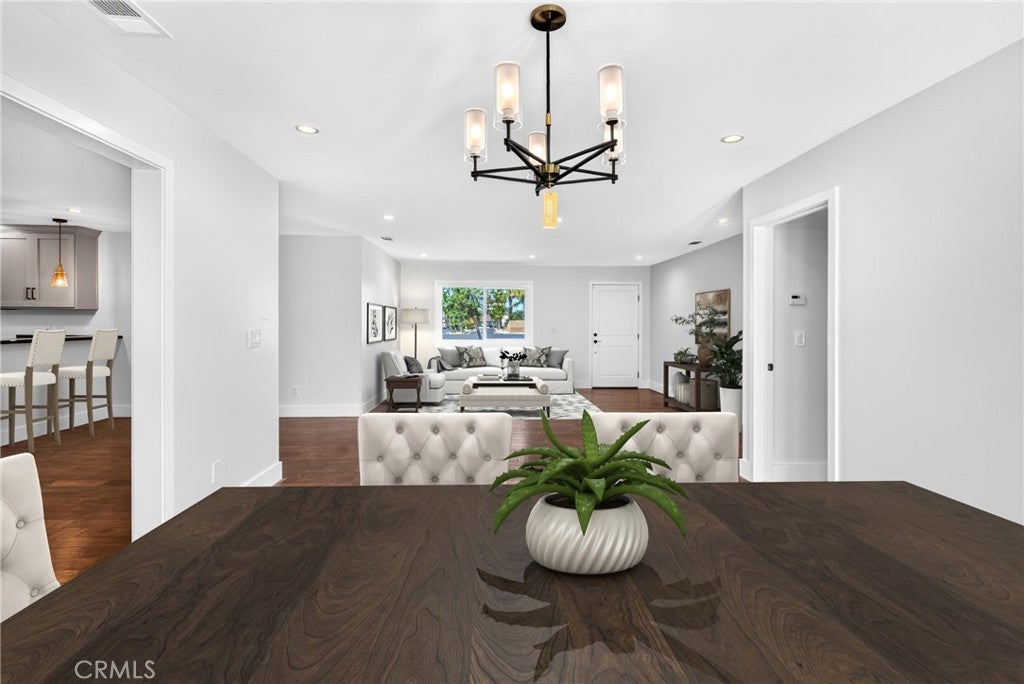 19352 Brookhurst