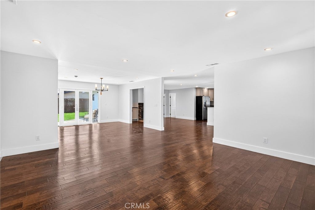 19352 Brookhurst