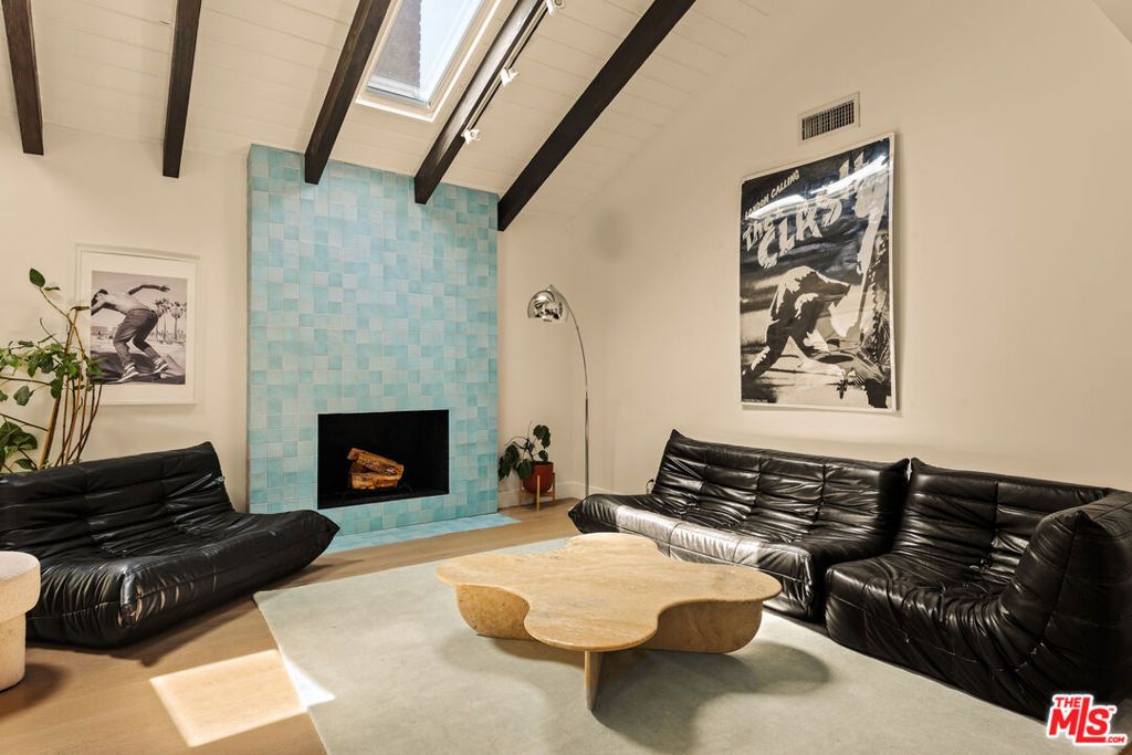Photo of 4841 Don Pio Drive, Woodland Hills, CA 91364 (MLS # 25605949)