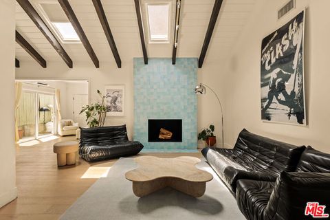 Photo of 4841 Don Pio Drive, Woodland Hills, CA 91364 (MLS # 25605949) Photo of 4841 Don Pio Drive, Woodland Hills, CA 91364 (MLS # 25605949)