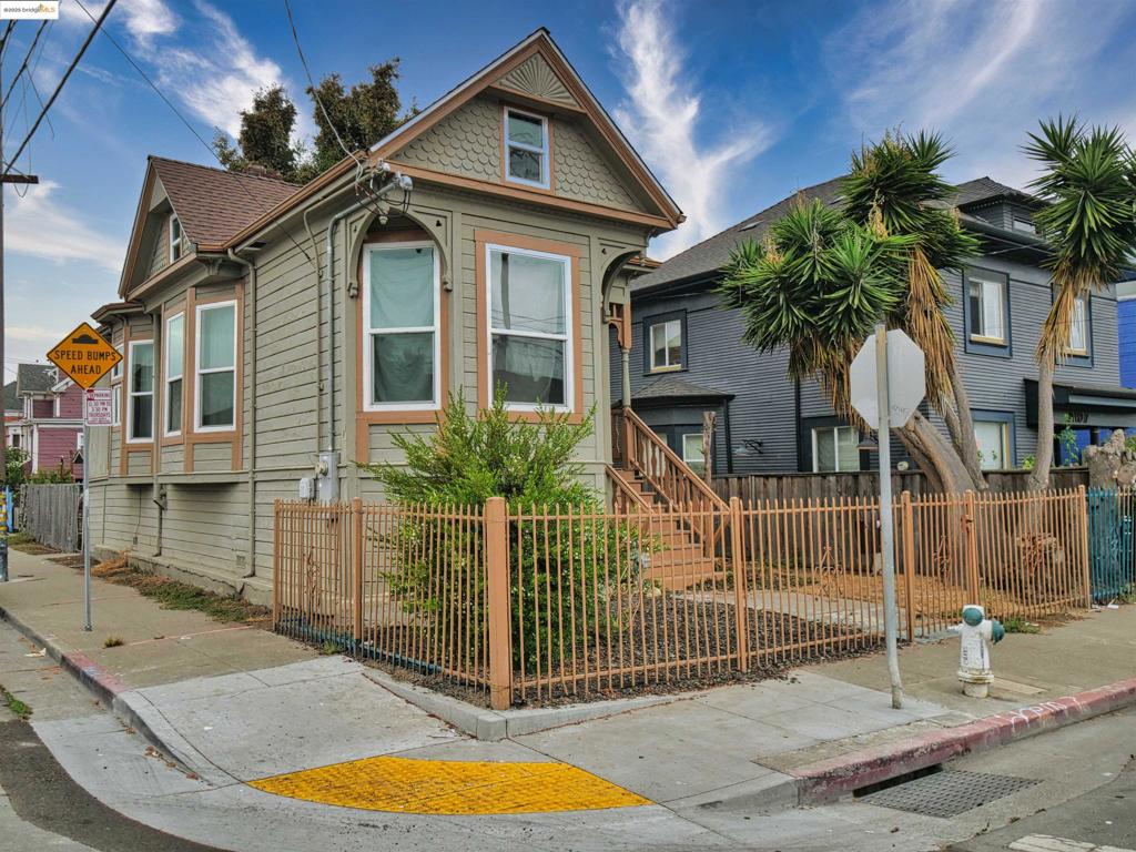 2103 Myrtle St St, Oakland CA 94607