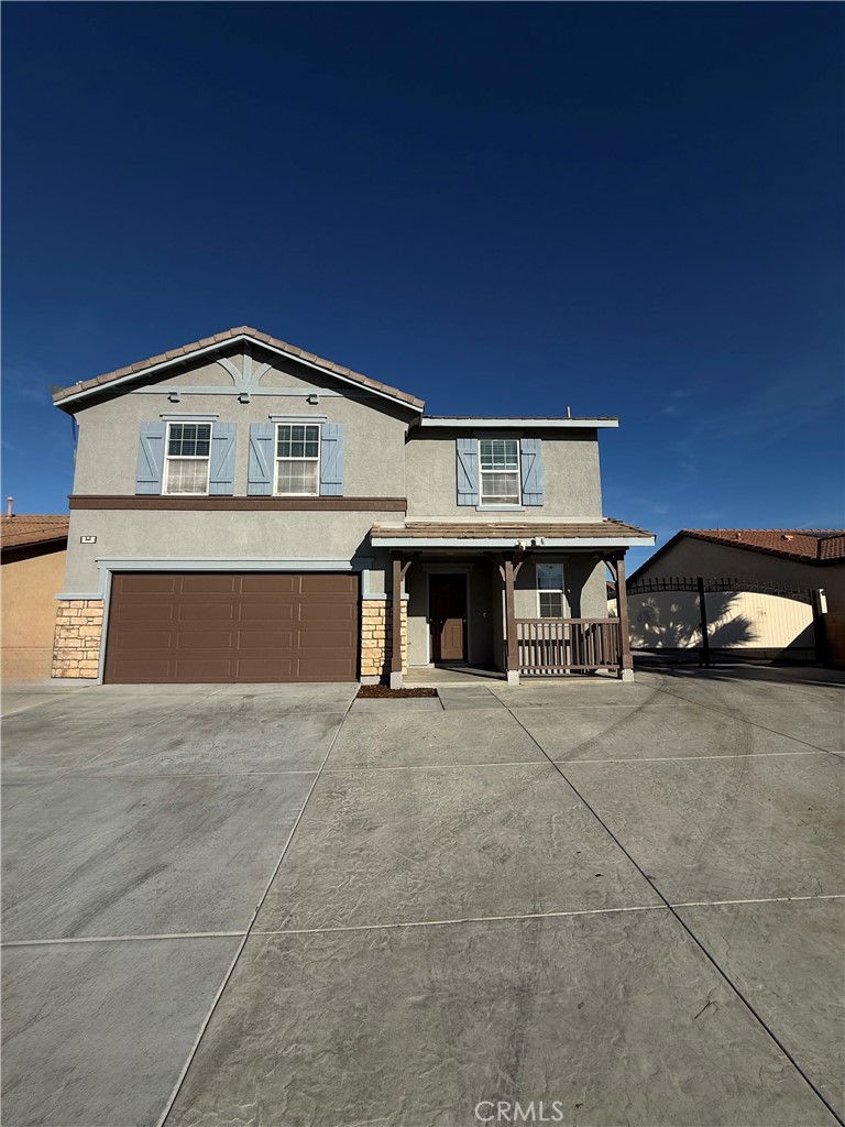 Main image without alt text