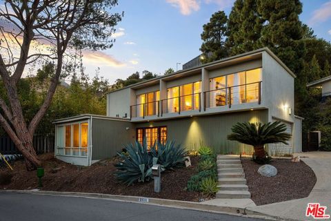 Photo of 2650 Greenvalley Road, Los Angeles, CA 90046 (MLS # 26840753)