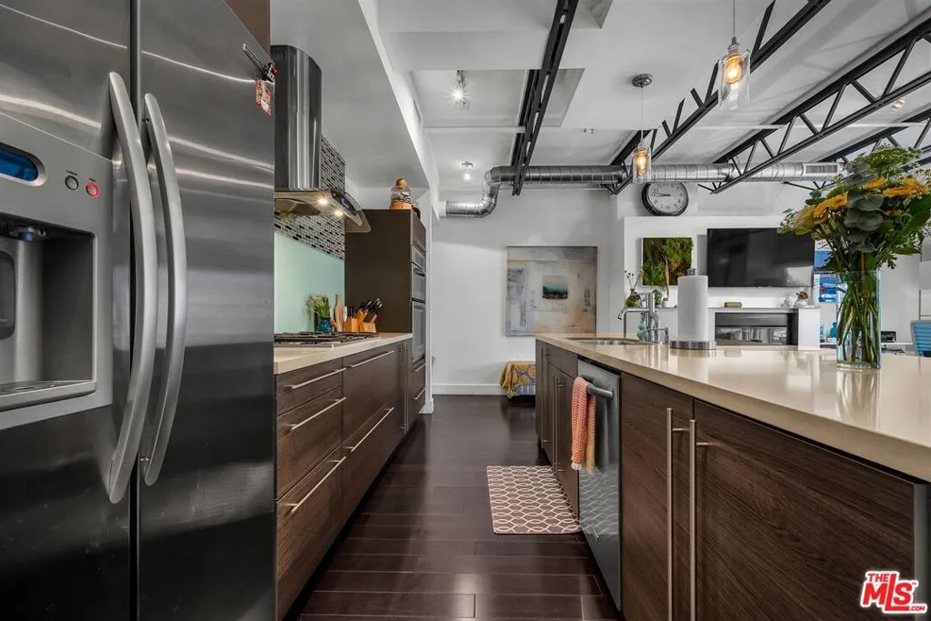 Los Angeles, California 90046, United States, 1 Bedroom Bedrooms, ,2 BathroomsBathrooms,Residential,Active,187696