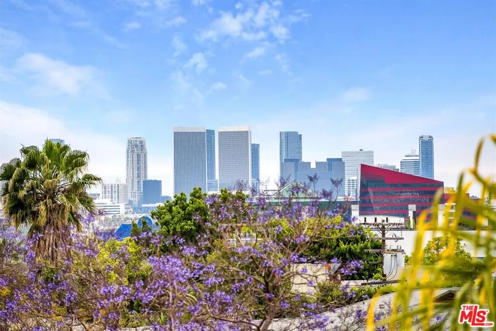 Los Angeles, California 90046, United States, 1 Bedroom Bedrooms, ,2 BathroomsBathrooms,Residential,Active,187696