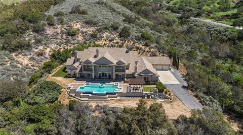 Photo of 45025 Via Tornado, Temecula, CA 92590 (MLS # SW26045231)