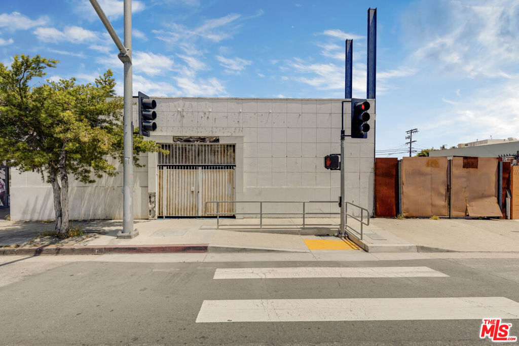 8732 S Western Avenue