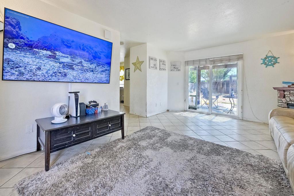1415 17 Flag Ln