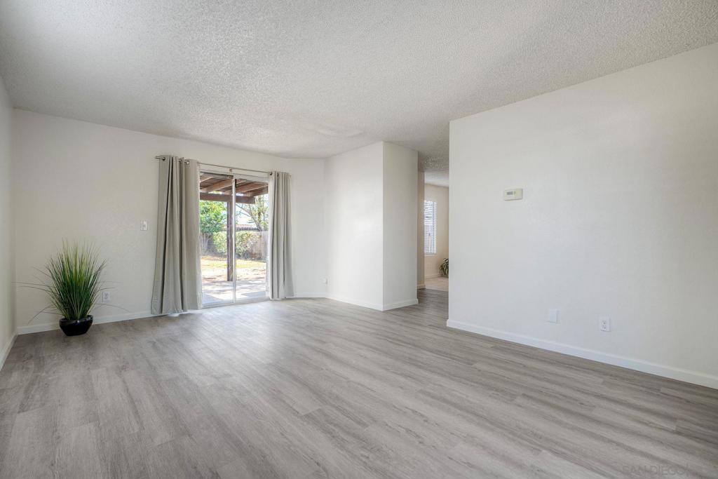 1415 17 Flag Ln