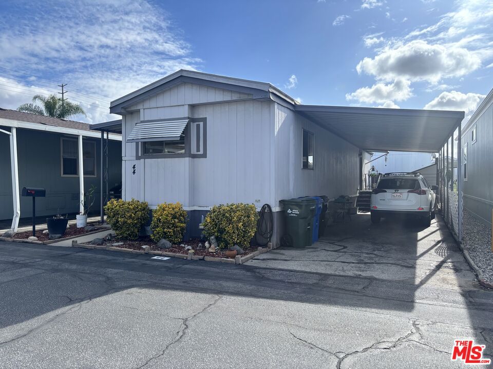 600 W Gladstone Street Space 44