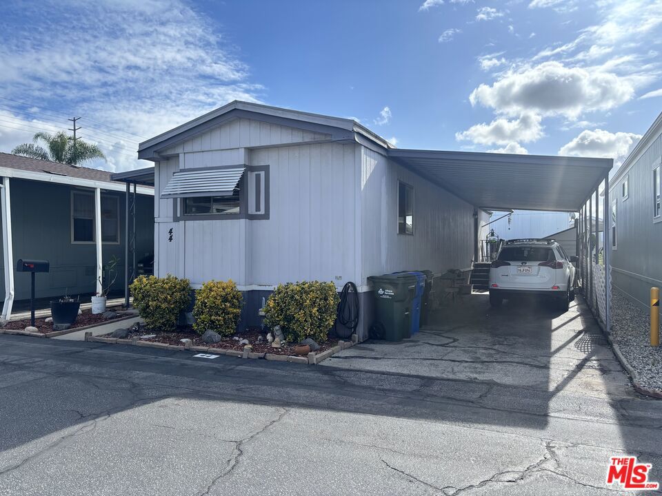 600 W Gladstone Street Space 44