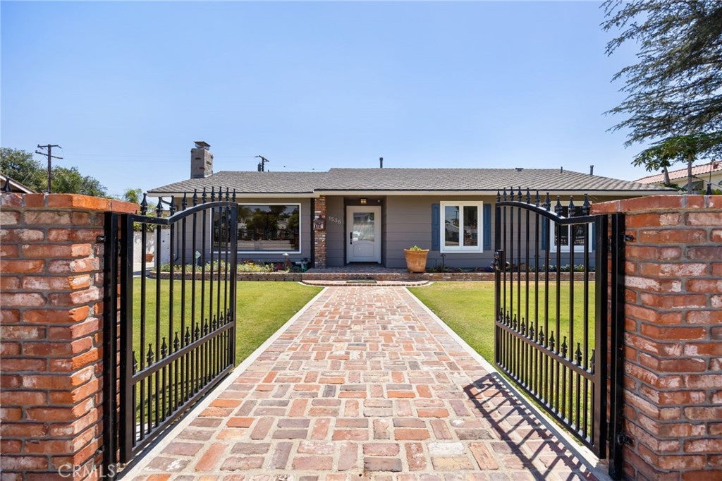 1536 E Commonwealth E