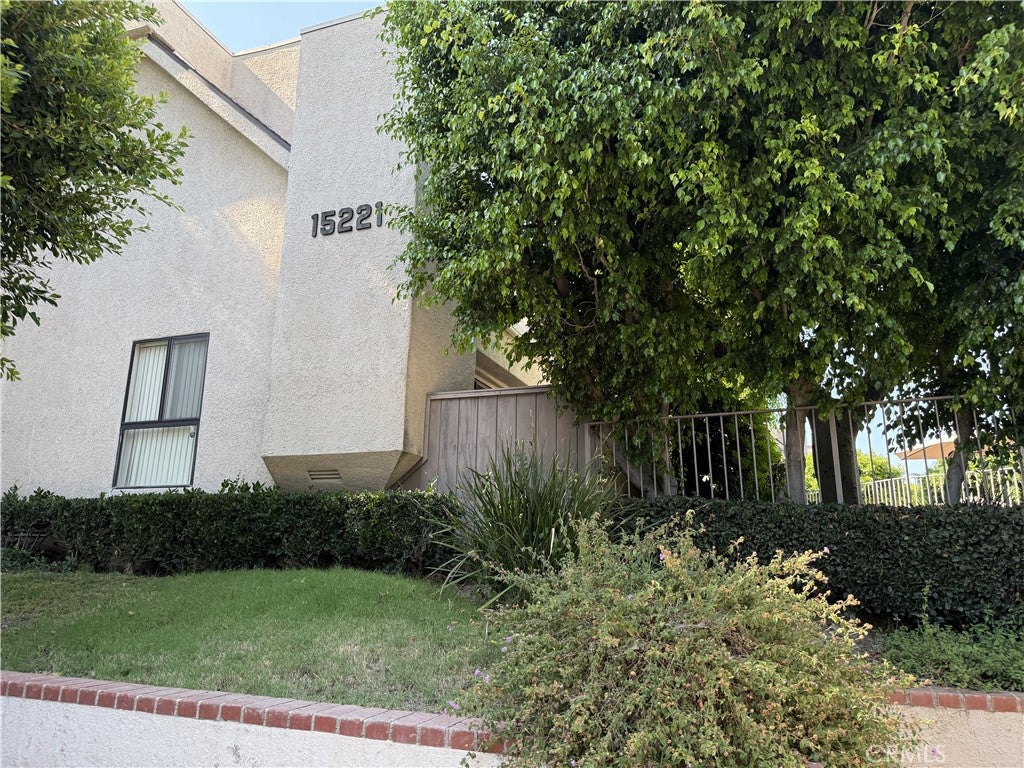 Photo of 15221 Magnolia BLVD #E, Sherman Oaks, CA 91403 (MLS # SR26182755)