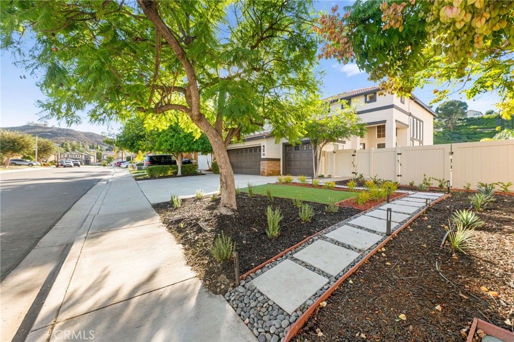 Photo of 16 Villa Valtelena, Lake Elsinore, CA 92532 (MLS # SW25266269)