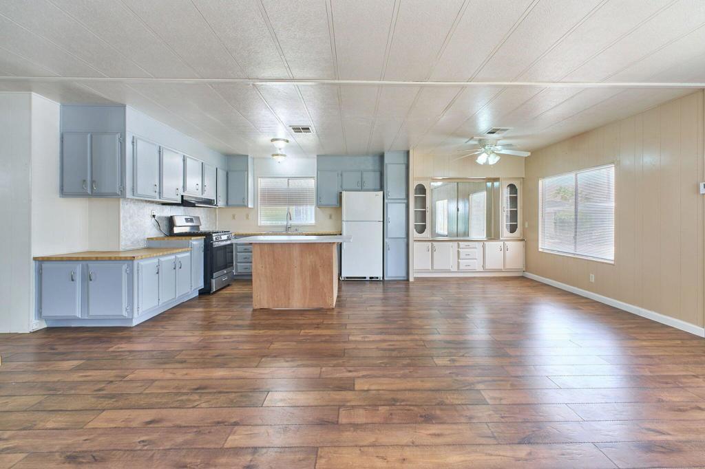 Skys Haven - Manufactured In Park