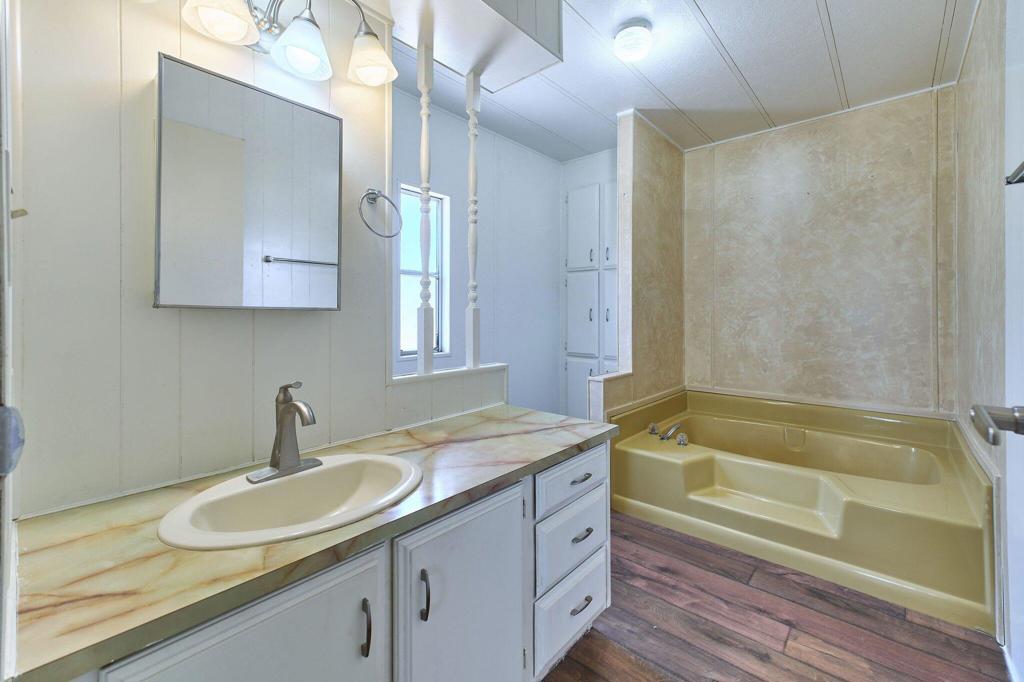 Skys Haven - Manufactured In Park