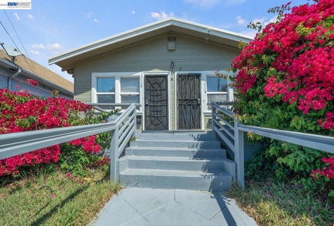 Photo of 922 Arlington Ave AVE, Oakland, CA 94608 (MLS # 41144846)