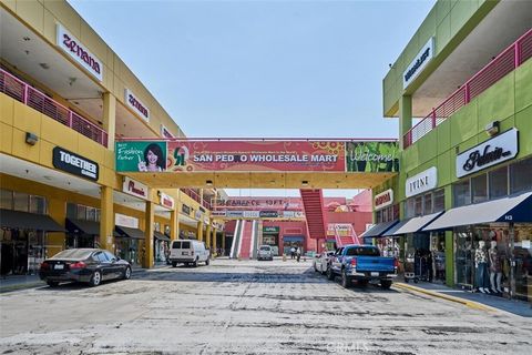 Photo of 1100 S San Pedro Street #H4, Los Angeles, CA 90015 (MLS # GD26010351)