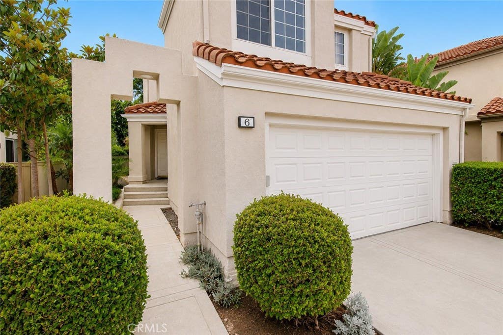 Photo of 6 DEL AZUL, Irvine, CA 92614 (MLS # OC26123854)