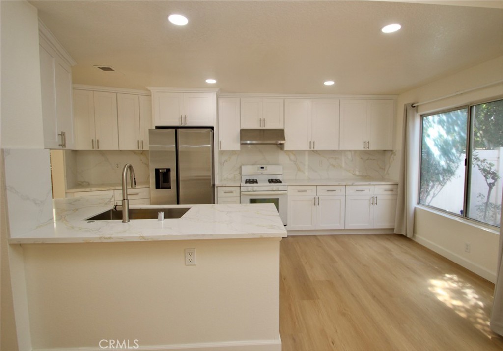 6 DEL AZUL, Irvine CA 92614 - Photo 6