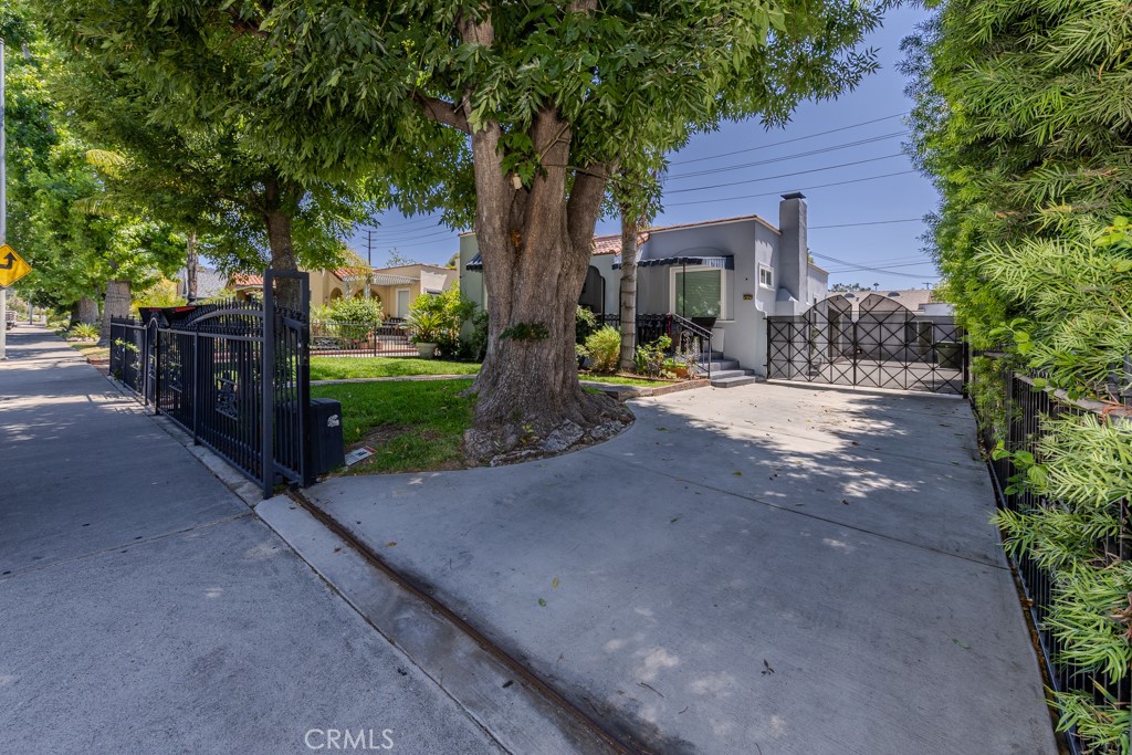 4712 Townsend Avenue