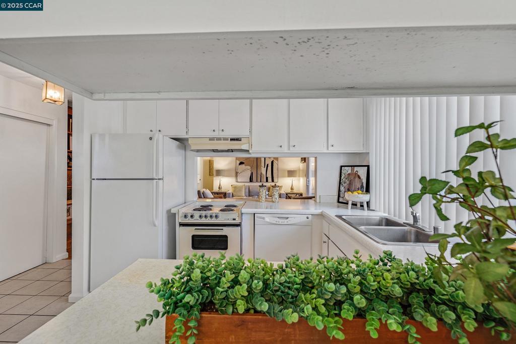 ASCOT COURT - Residential