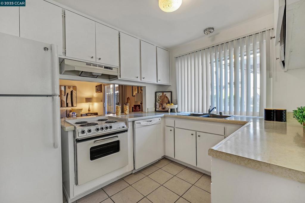 ASCOT COURT - Residential