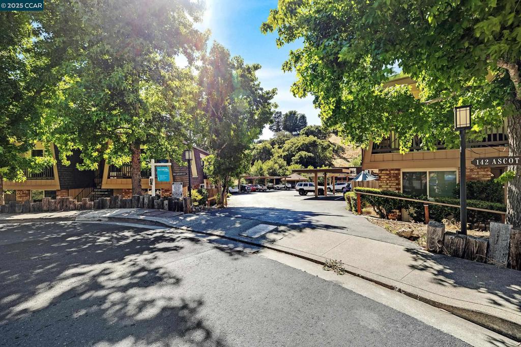 ASCOT COURT - Residential