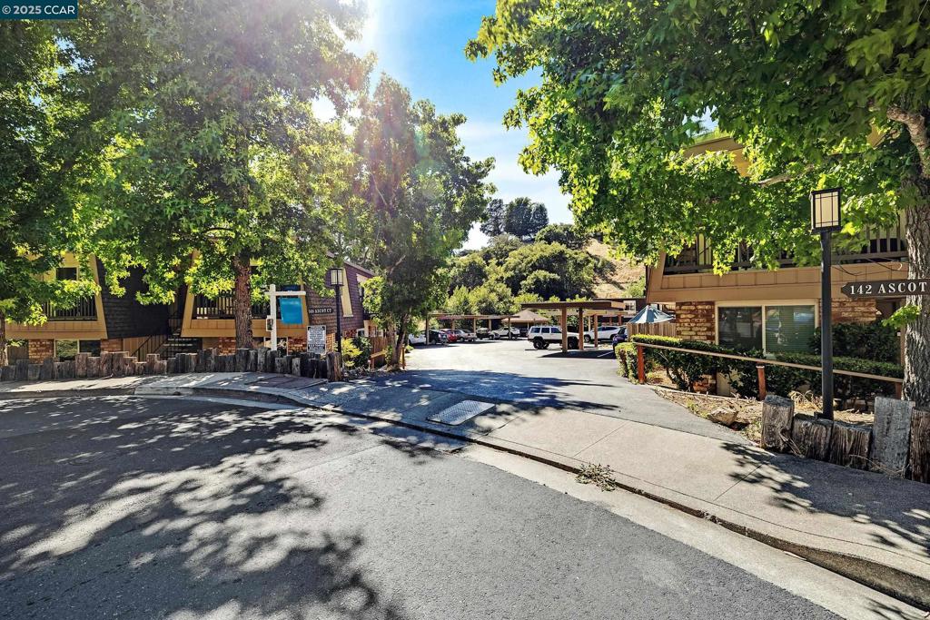 ASCOT COURT - Residential