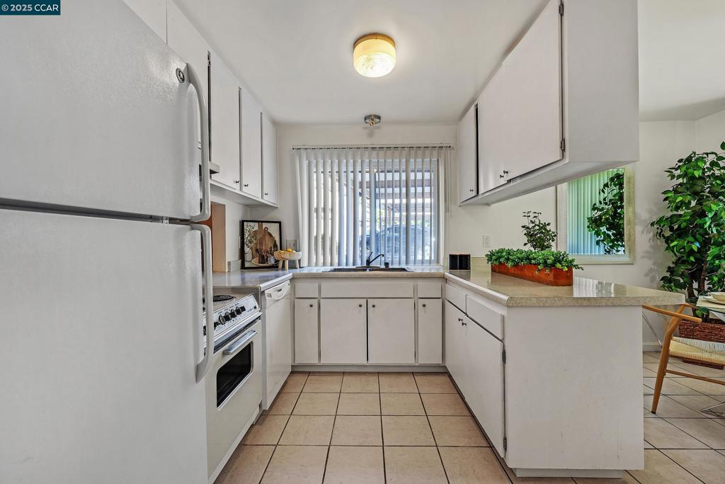 ASCOT COURT - Residential