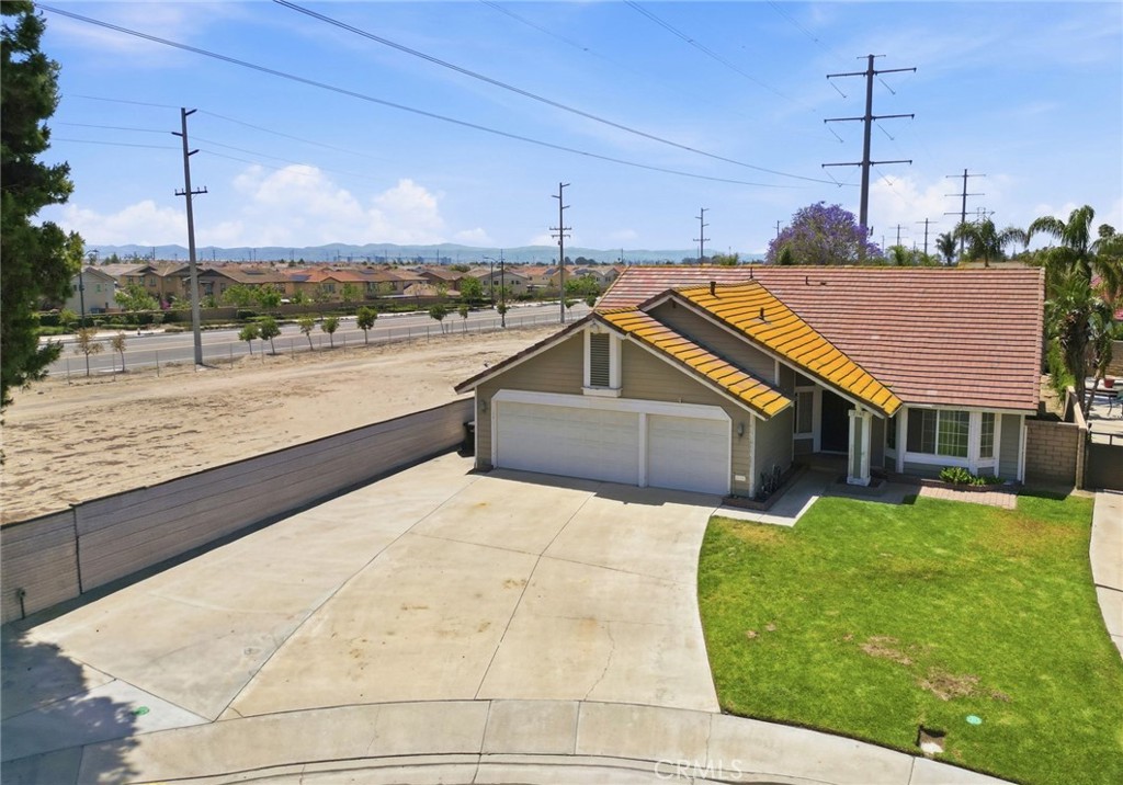 3762 S Peach Tree