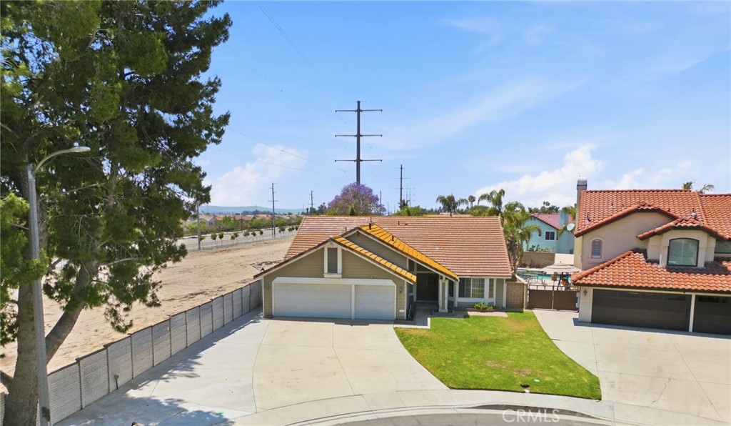 3762 S Peach Tree