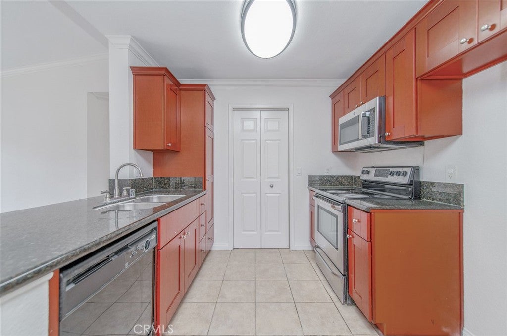 1027 Vista Del Cerro Drive 204
