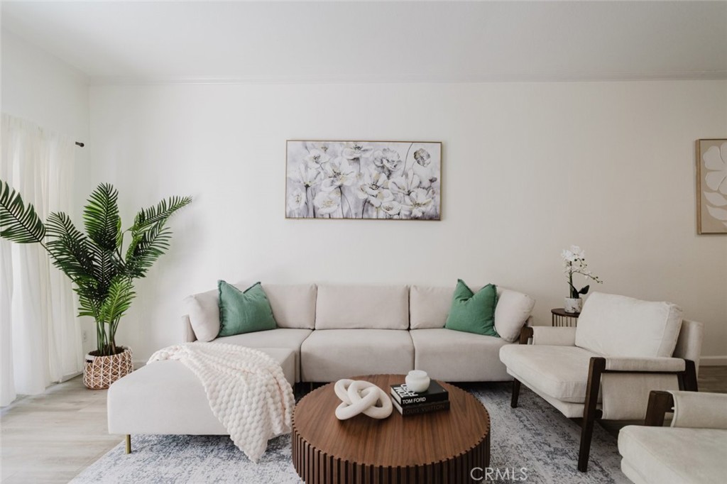 435 E Valencia 105