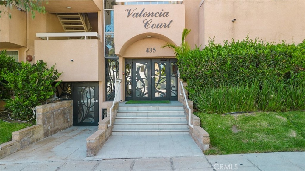 435 E Valencia 105