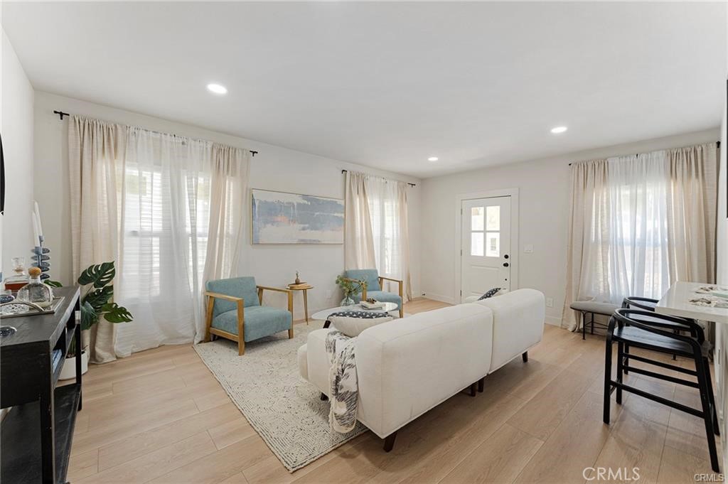 2626 Crestmoore 2