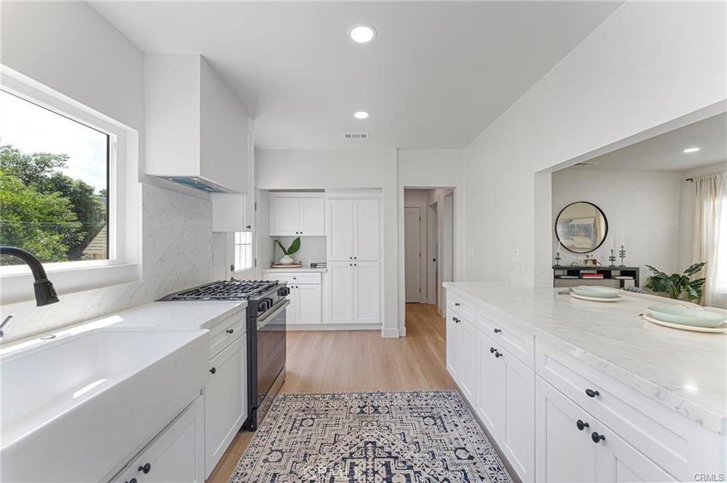 2626 Crestmoore 2