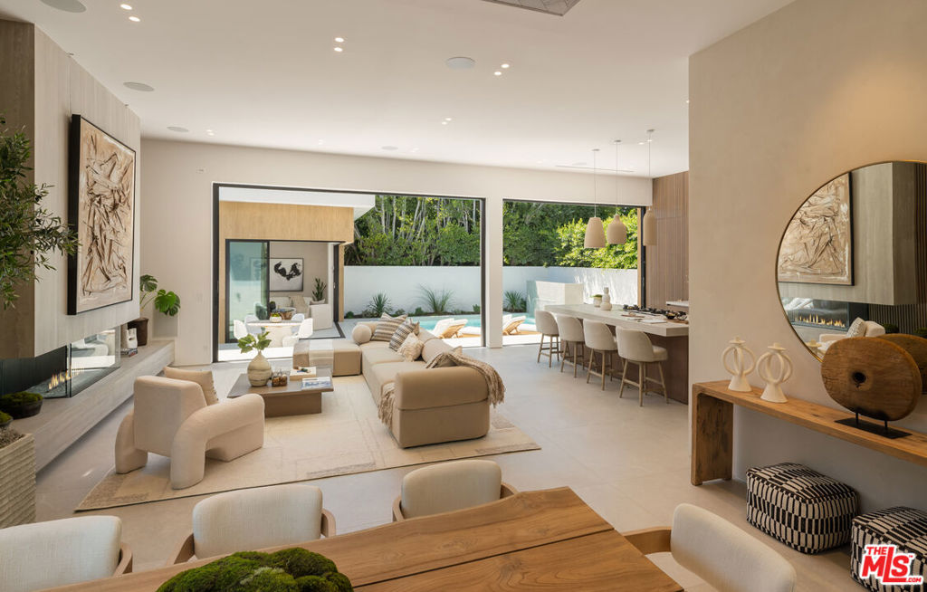 341 N Kings Road