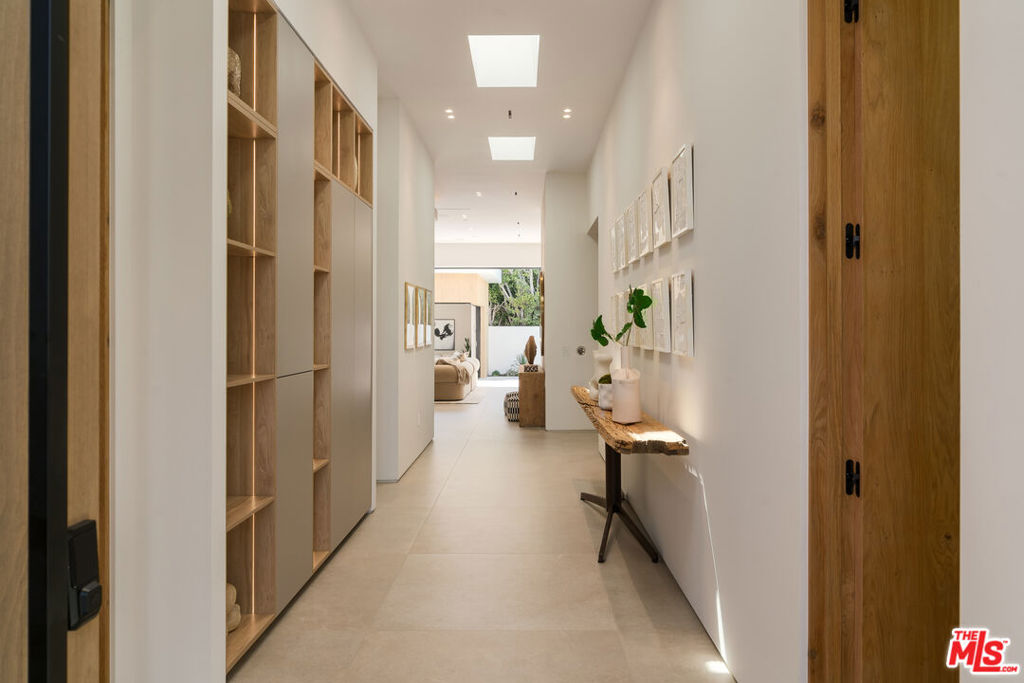 341 N Kings Road