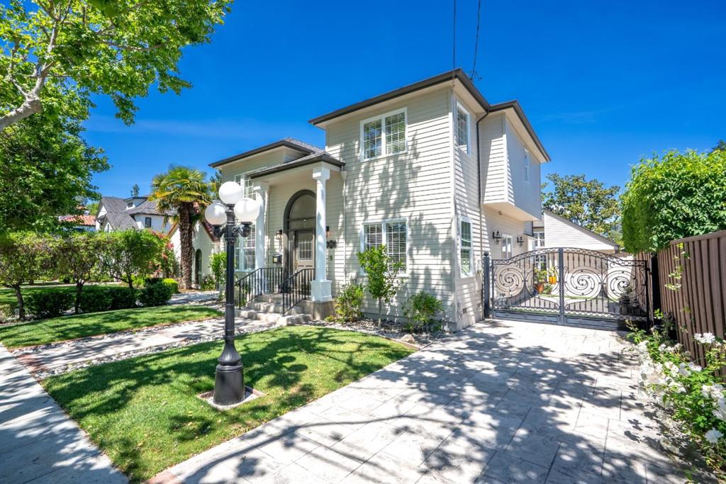 664 Morse Street