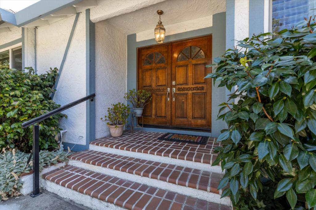 640 Easy Street