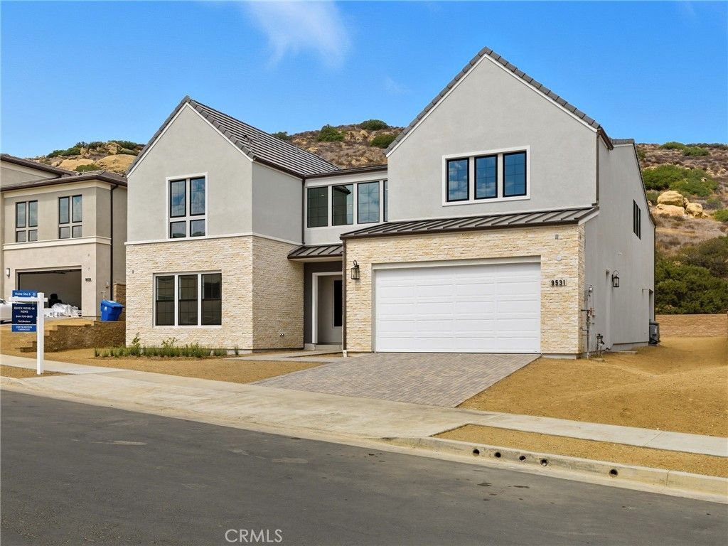 Photo of 9531 N Andora Avenue, Chatsworth, CA 91311 (MLS # SR25192778)
