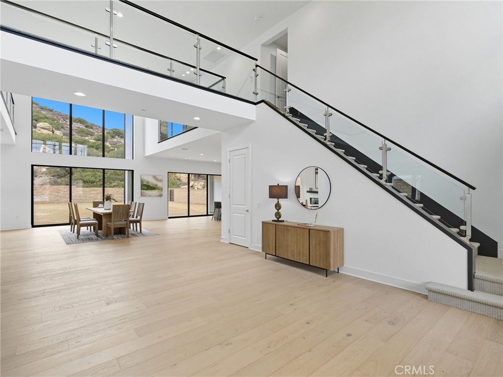 Photo of 9531 N Andora Avenue, Chatsworth, CA 91311 (MLS # SR25192778)