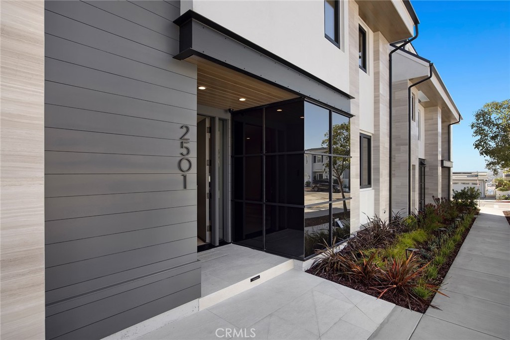 Corona del Mar South of PCH (CDMS) - Residential