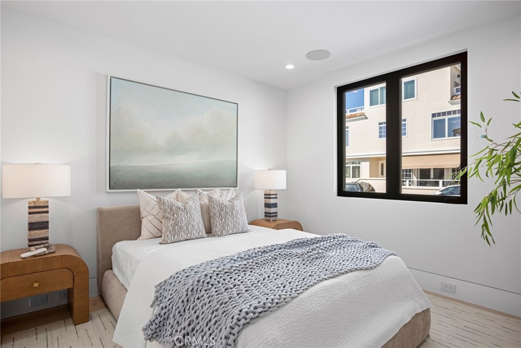 Corona del Mar South of PCH (CDMS) - Residential