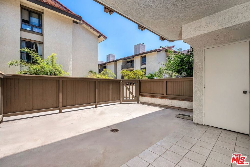 Photo of 8512 Tuscany Avenue #207, Playa Del Rey, CA 90293 (MLS # 26656713)