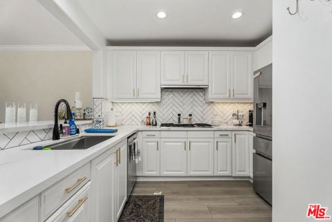 Tiny photo for 1000 E Ocean Boulevard #104, Long Beach, CA 90802 (MLS # 26858595)