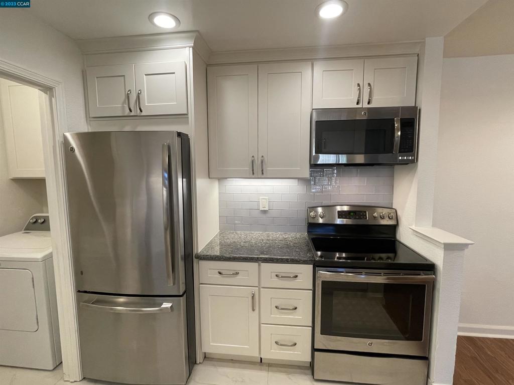 WILLOWBROOK - Residential