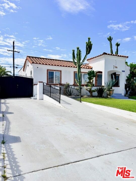 2940 Live Oak Street